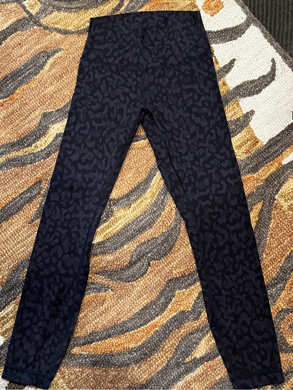 Lululemon Wunder Under, Luxtreme, SZ 4, 25” inseam, Camo Deep Coal Mult